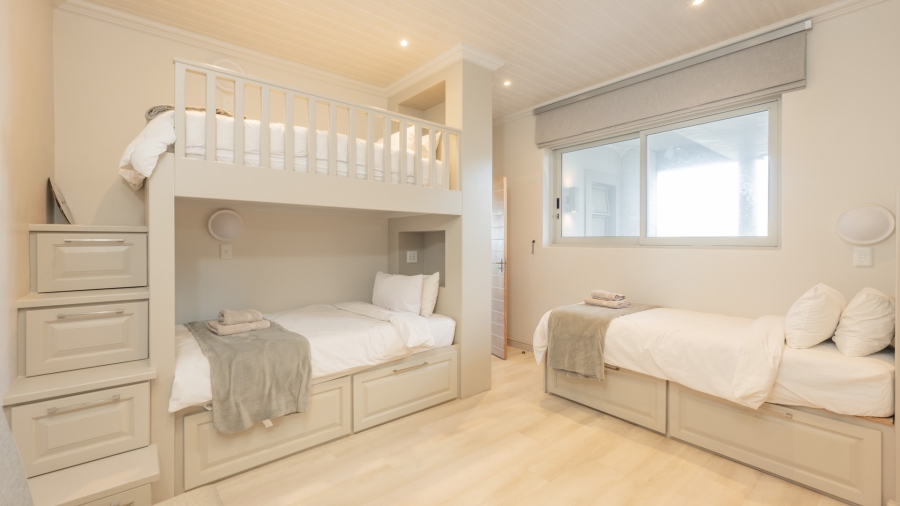 6 Bedroom Property for Sale in Struisbaai Western Cape